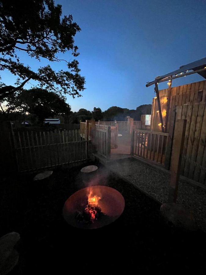 Aladdin Safari Tent Tenby Exterior photo